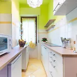 Guesthost - Cozy Near The Hospital Apartment Parma