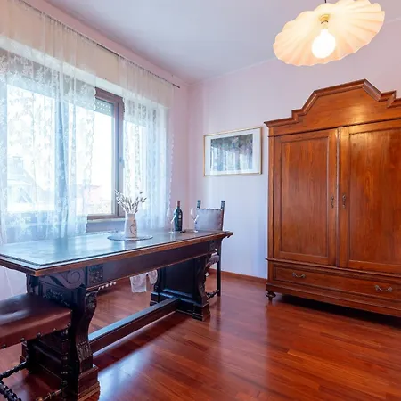 Guesthost - Cozy Near The Hospital Apartment