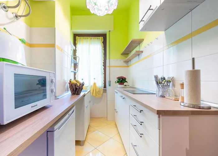 Guesthost - Cozy Near The Hospital Apartment Parma