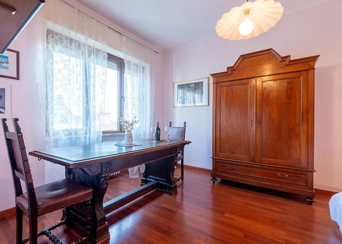 Guesthost - Cozy Near The Hospital Apartment